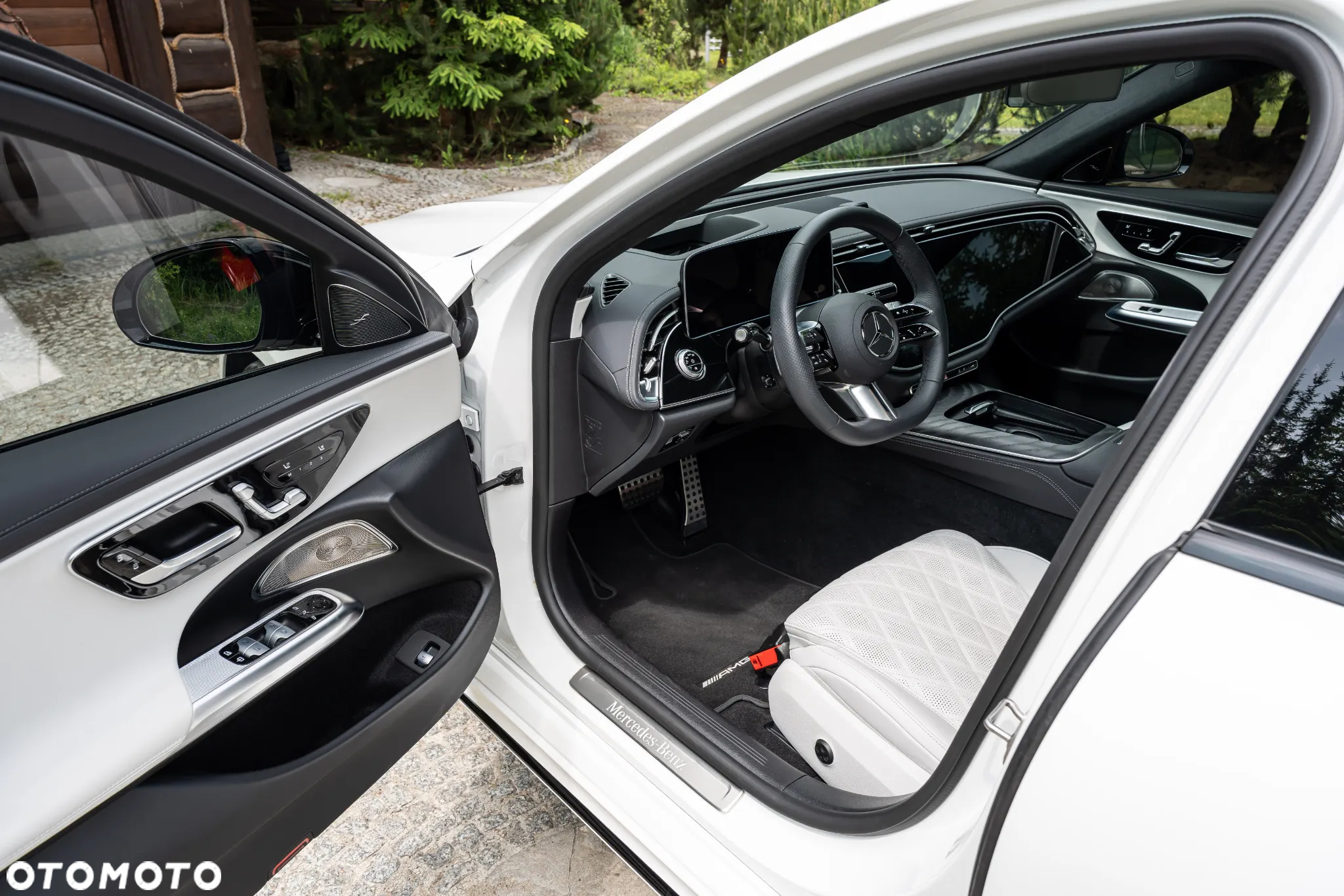 Mercedes-Benz Klasa E 220 d 4-Matic Exclusive - 24