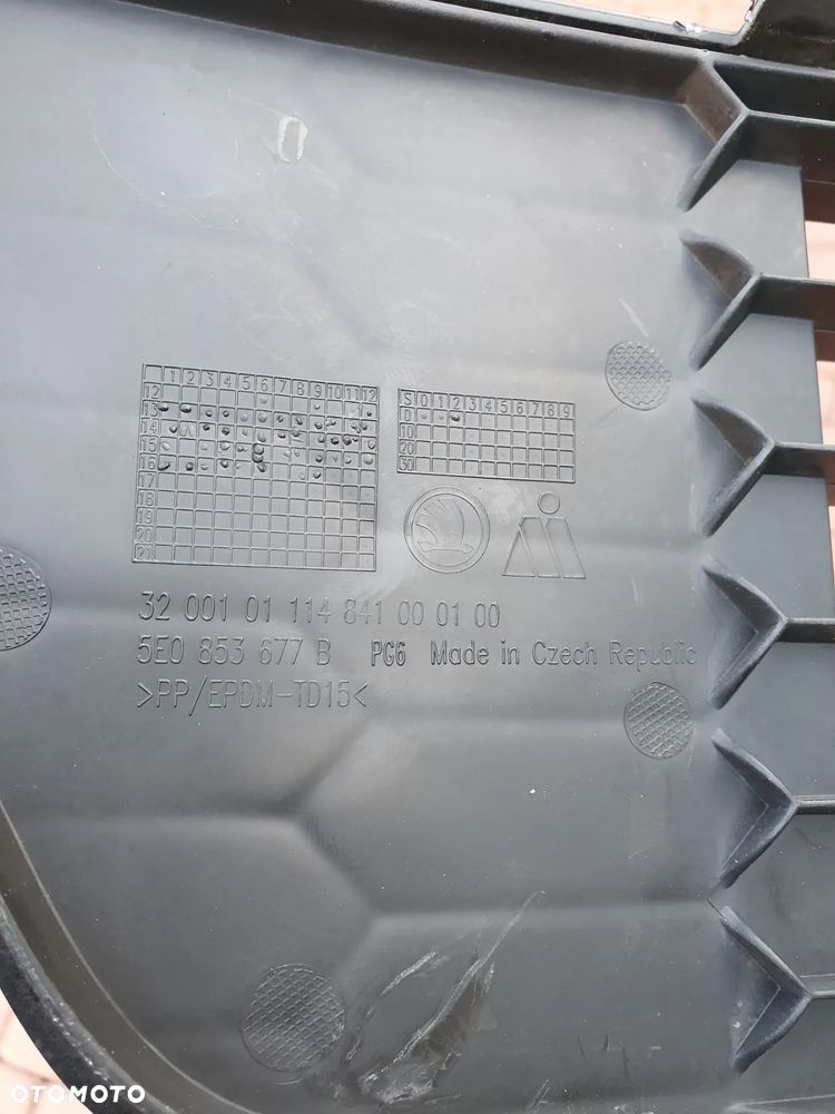 Skoda Octavia 3 III  kratka zderzaka 5E0853677B - 3