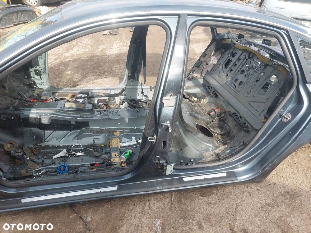PRÓG LEWY + SŁUPEK ŚRODKOWY AUDI A6 C6 SEDAN KOMBI - 1