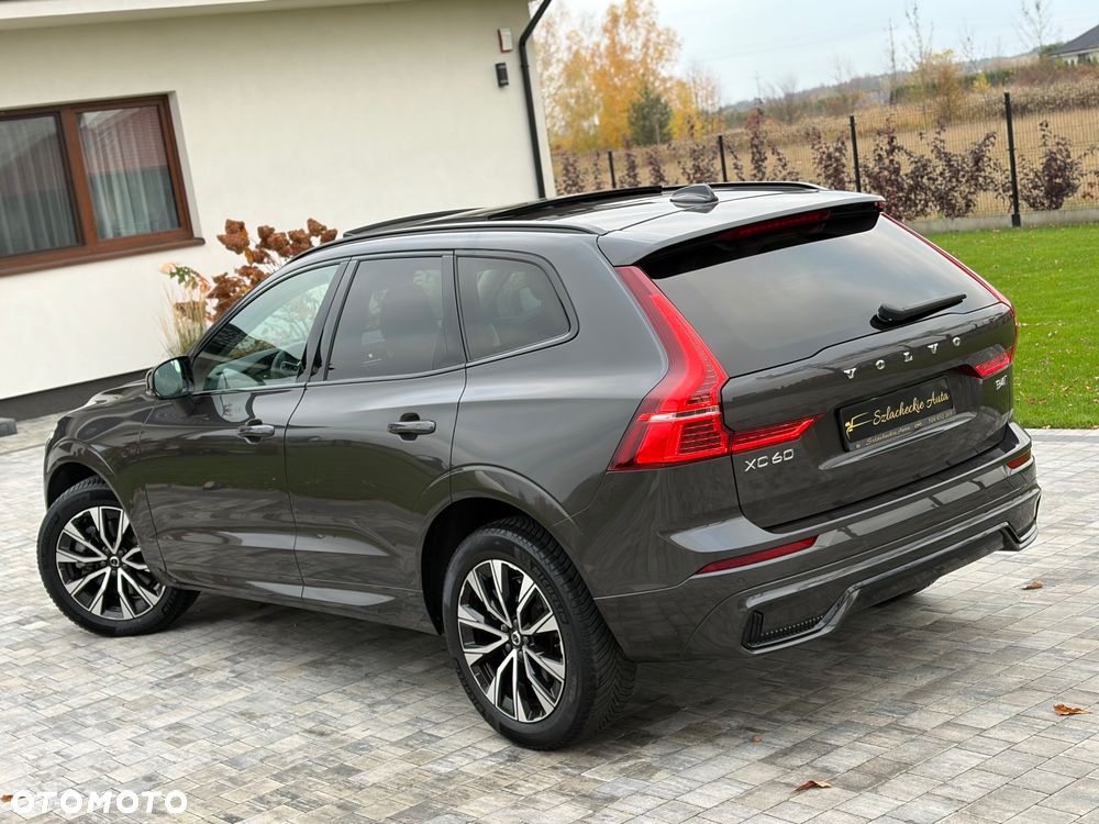 Volvo XC 60 B4 D AWD Plus Dark - 18