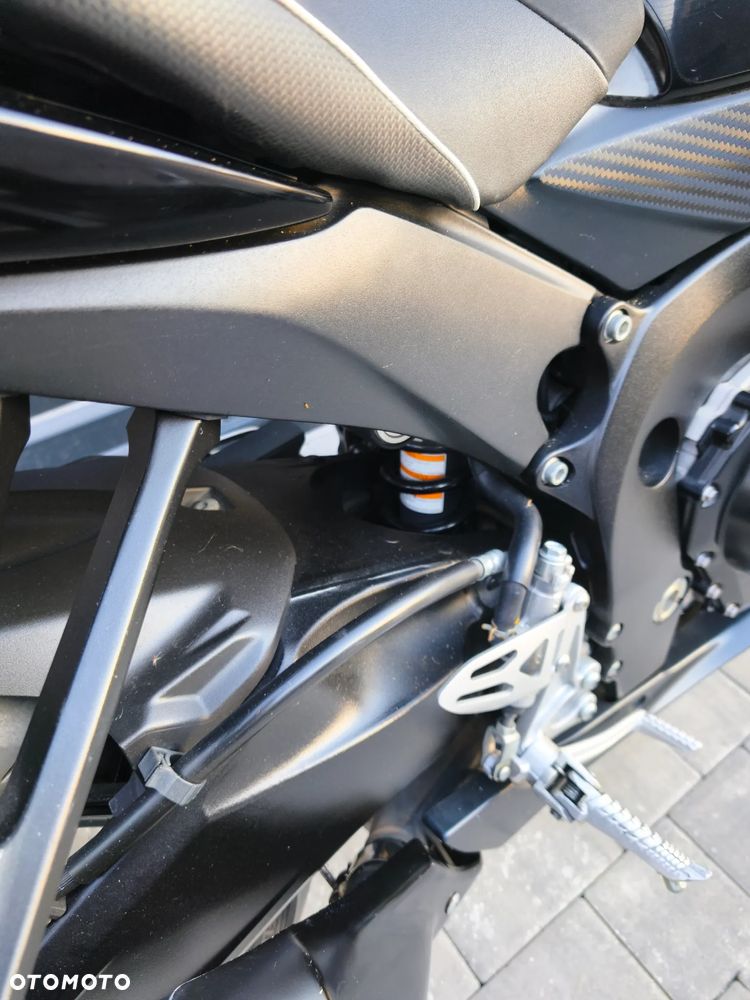 Suzuki GSX-R - 24