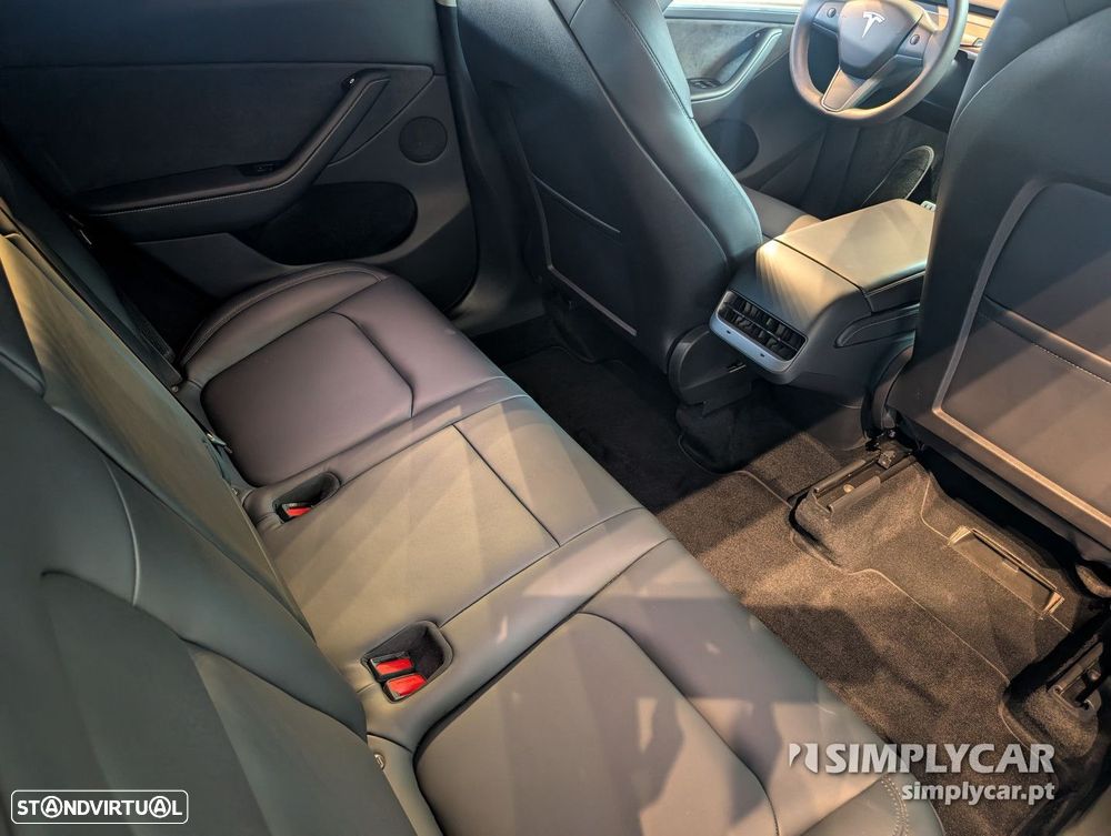 Tesla Model Y - 11