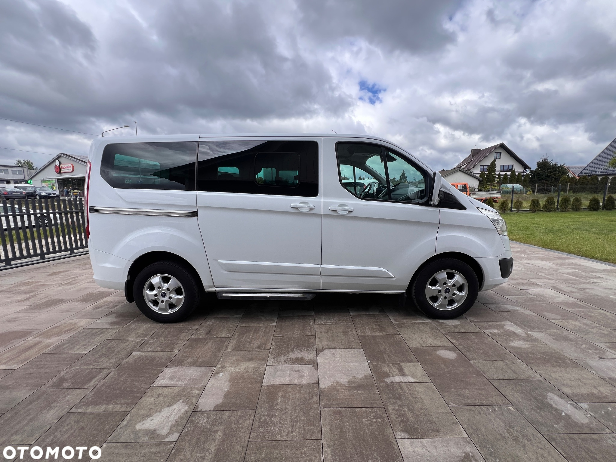 Ford Tourneo Custom 2.0 EcoBlue L1 Titanium - 35
