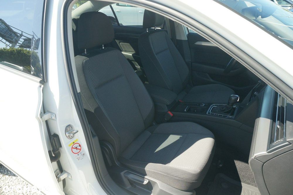 Volkswagen Passat 2.0 TDI EVO Essence DSG - 29