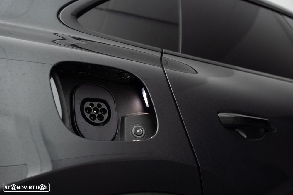 Porsche Macan Electric 4 - 17