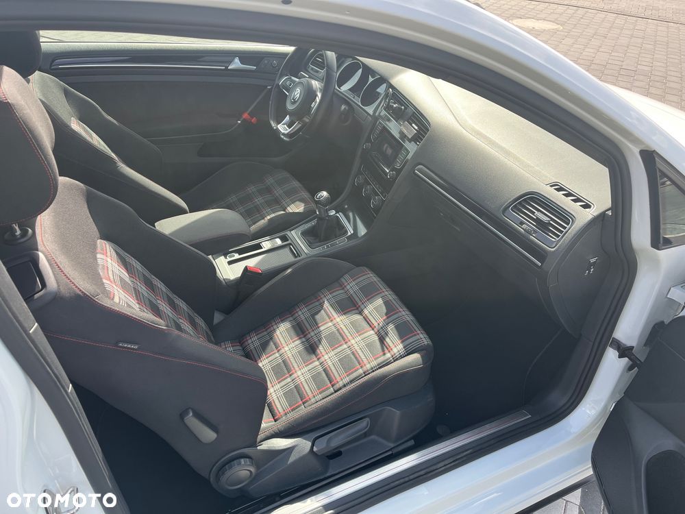 Volkswagen Golf - 15