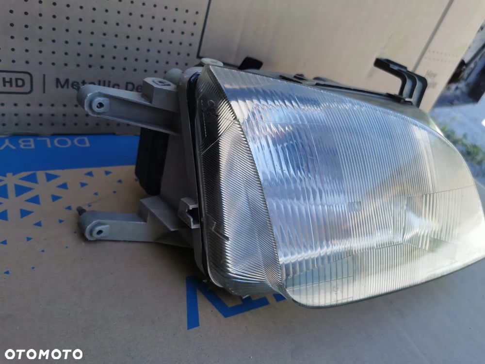 Suzuki Swift Subaru Justy Lampa prawy przód przednia prawa Valeo - 2