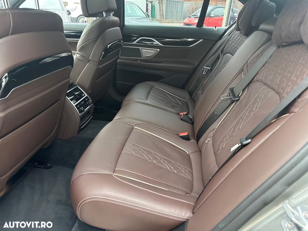 BMW Seria 7 750i xDrive - 13
