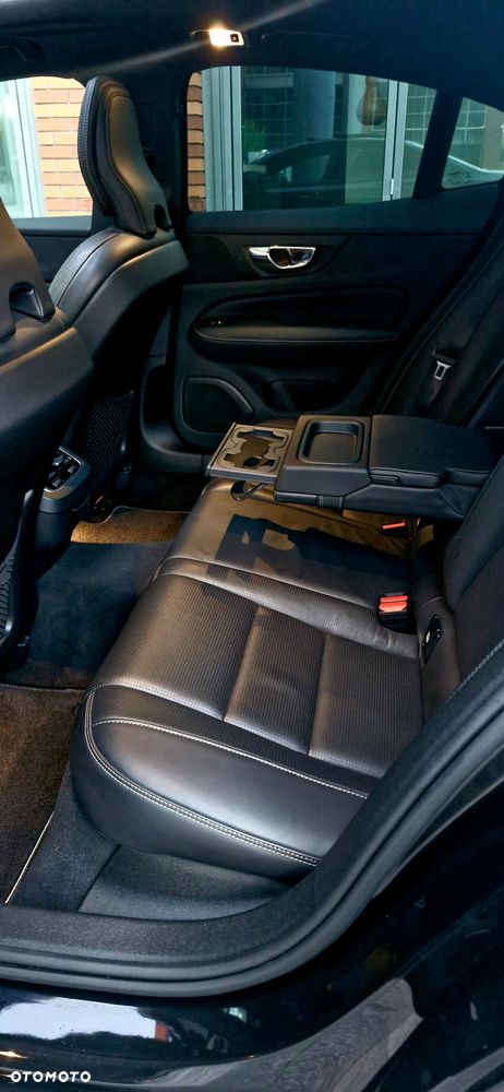 Volvo S60 T5 AWD R-Design - 9