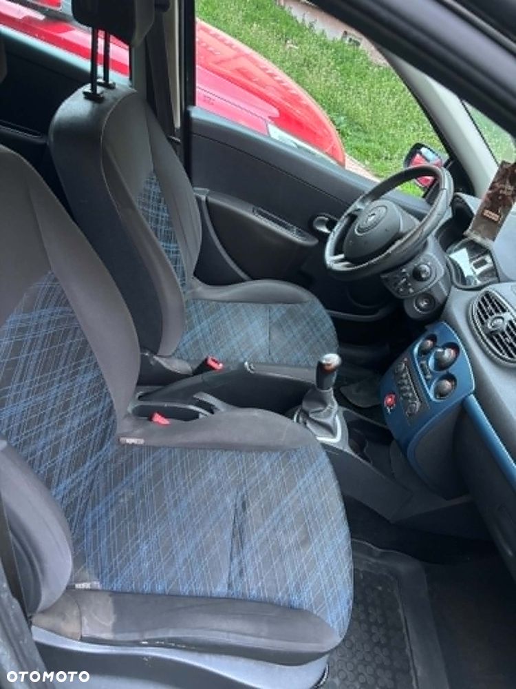 Renault Clio 1.2 16V Campus - 8
