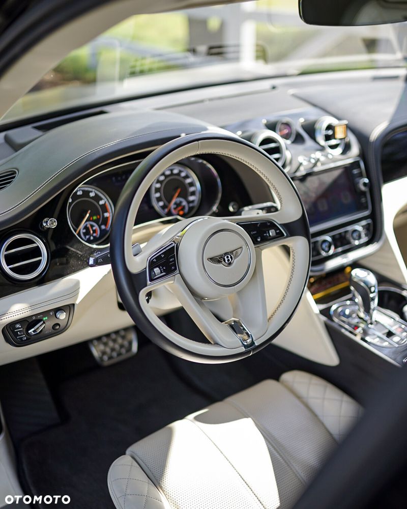 Bentley Bentayga W12 Mulliner - 19
