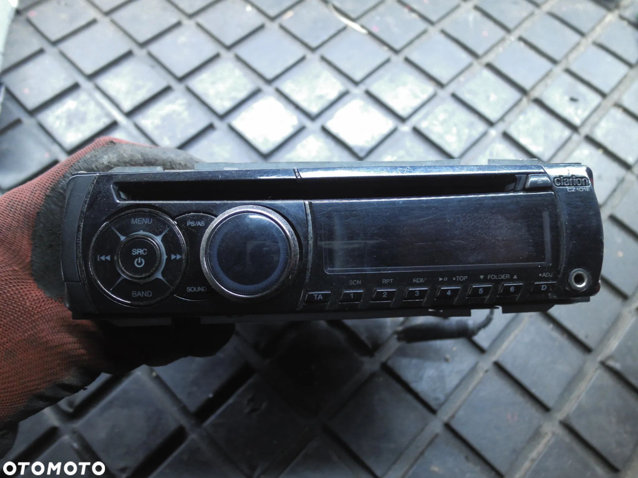 Radioodtwarzacz samochodowy Clarion CZ101E - 1