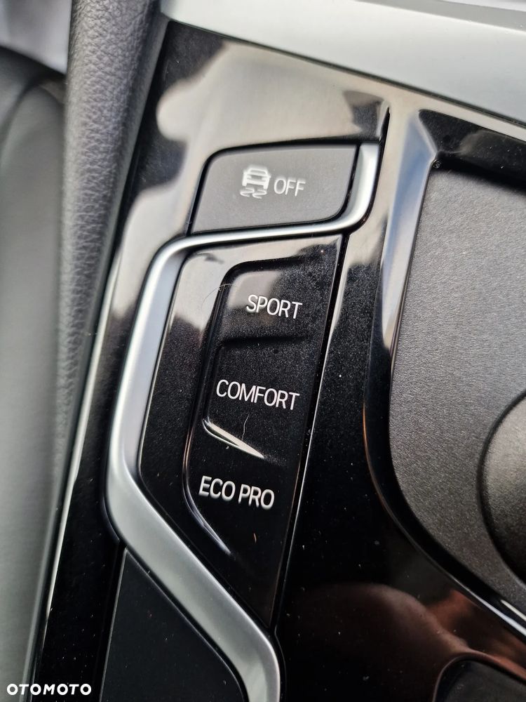 BMW Seria 5 518d - 28