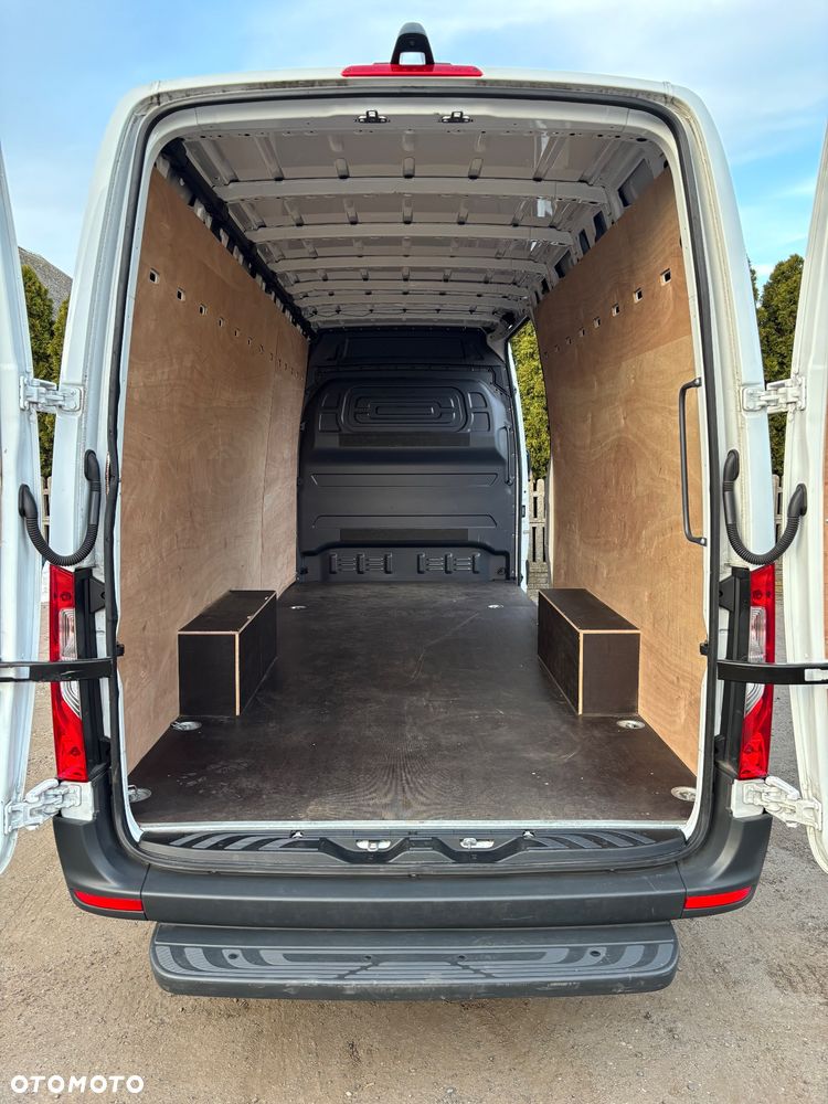 Mercedes-Benz Sprinter - 14