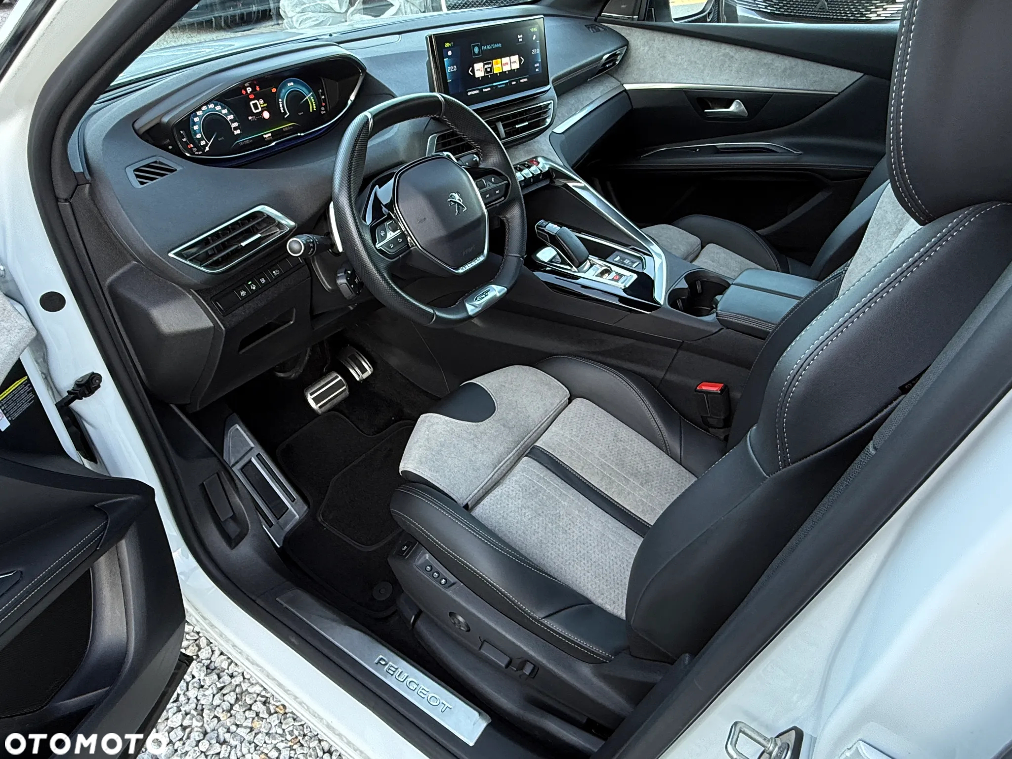 Peugeot 3008 Plug-In Hybrid 225 e-EAT8 GT - 26