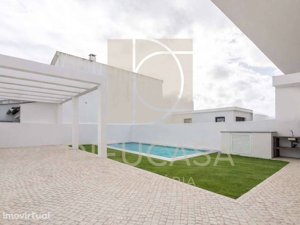 Moradia Com Garagem e Piscina Pronta a Habitar - Grande imagem: 3/35