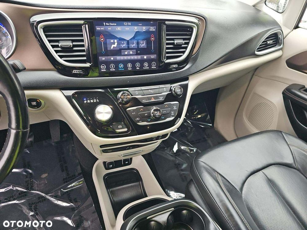Chrysler Pacifica - 8