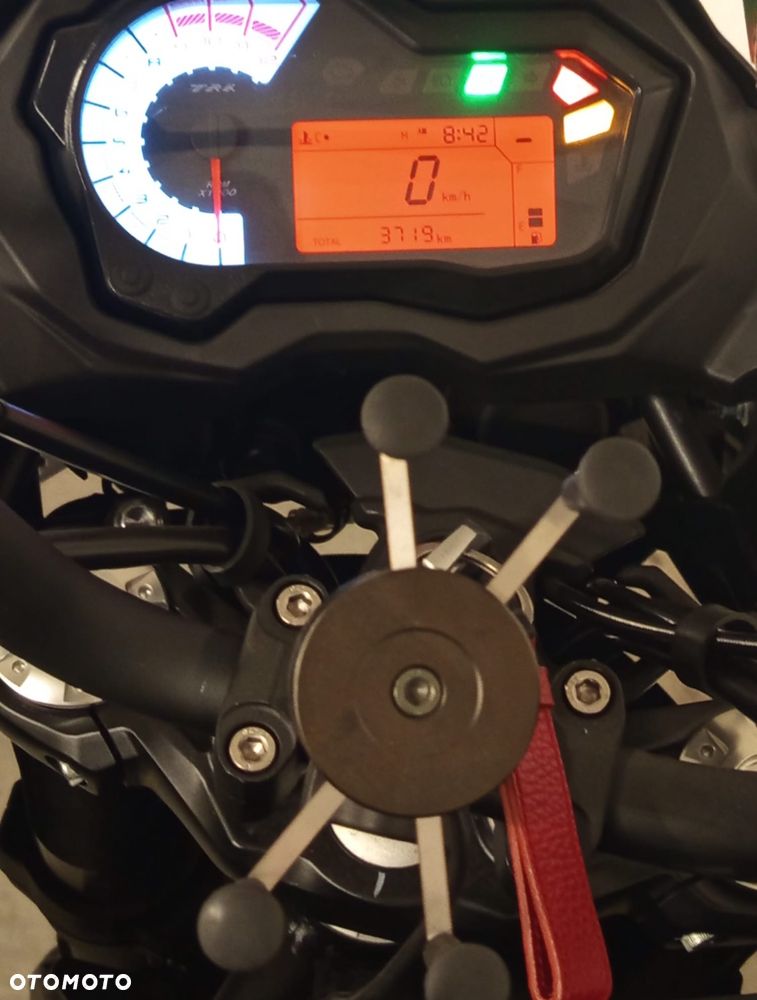 Benelli TRK 502 - 11