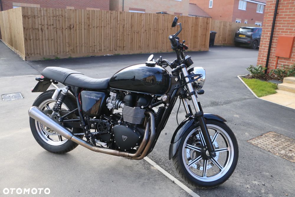 Triumph Bonneville - 1