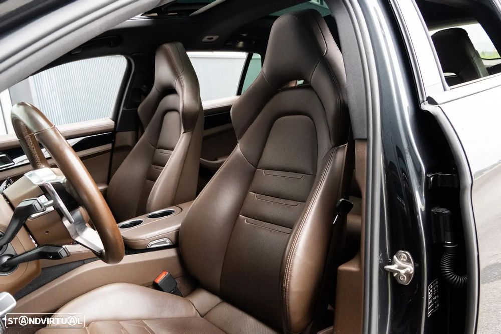 Porsche Panamera Sport Turismo 4 E-Hybrid Platinum Edition PDLS - 46