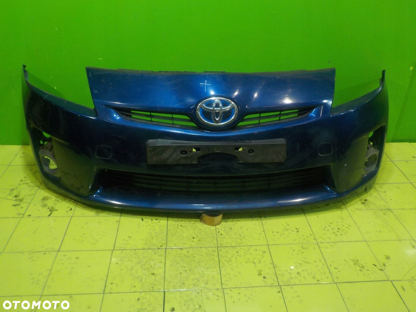 TOYOTA PRIUS IIi 10r 5D zderzak przod - 1