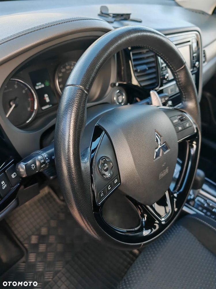 Mitsubishi Outlander 2.0 Instyle + 4WD CVT - 34