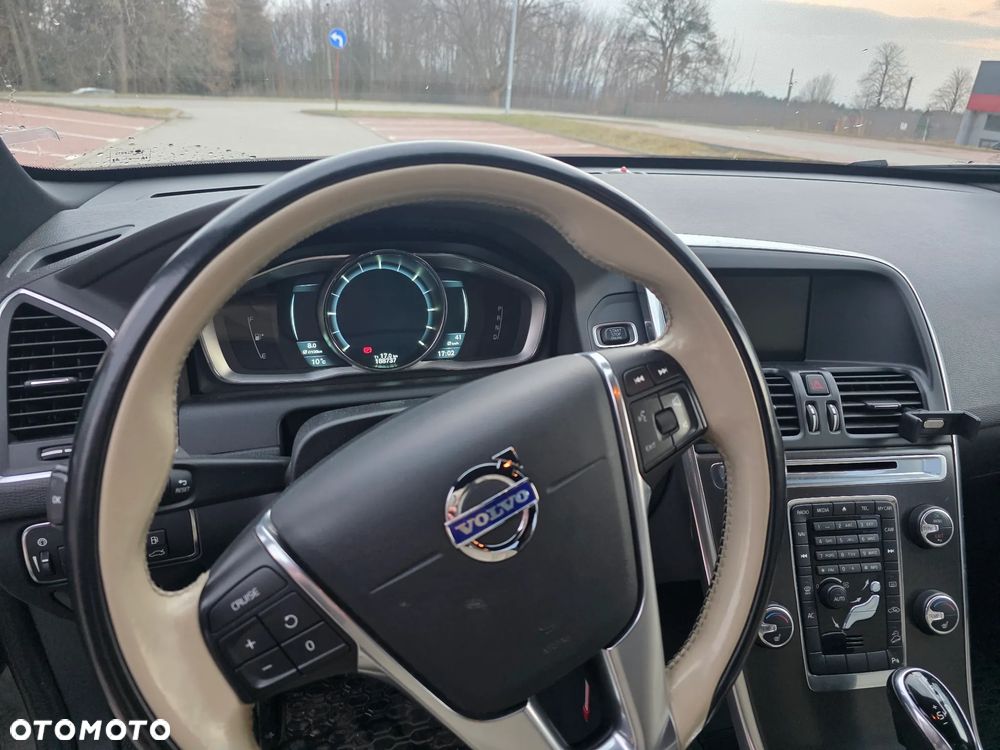 Volvo XC 60 2.4D AWD Summum - 12