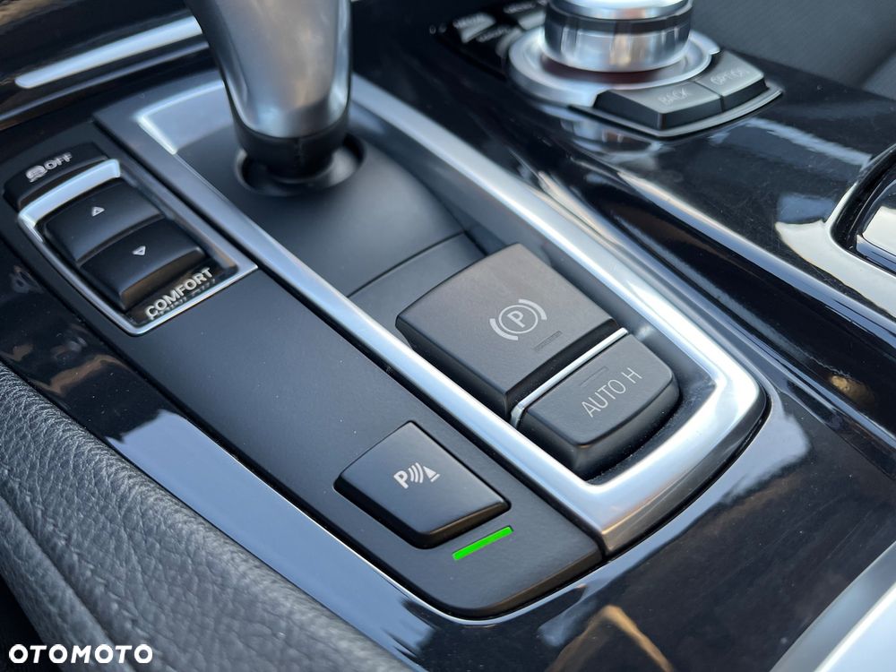 BMW Seria 5 518d Sport - 33
