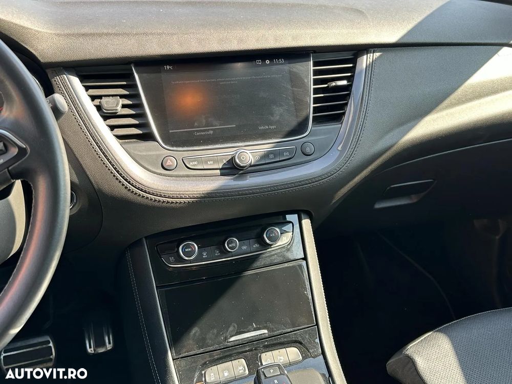 Opel Grandland X 1.6 Turbo Hybrid4 START/STOP 4x4 Aut. Inovation - 10