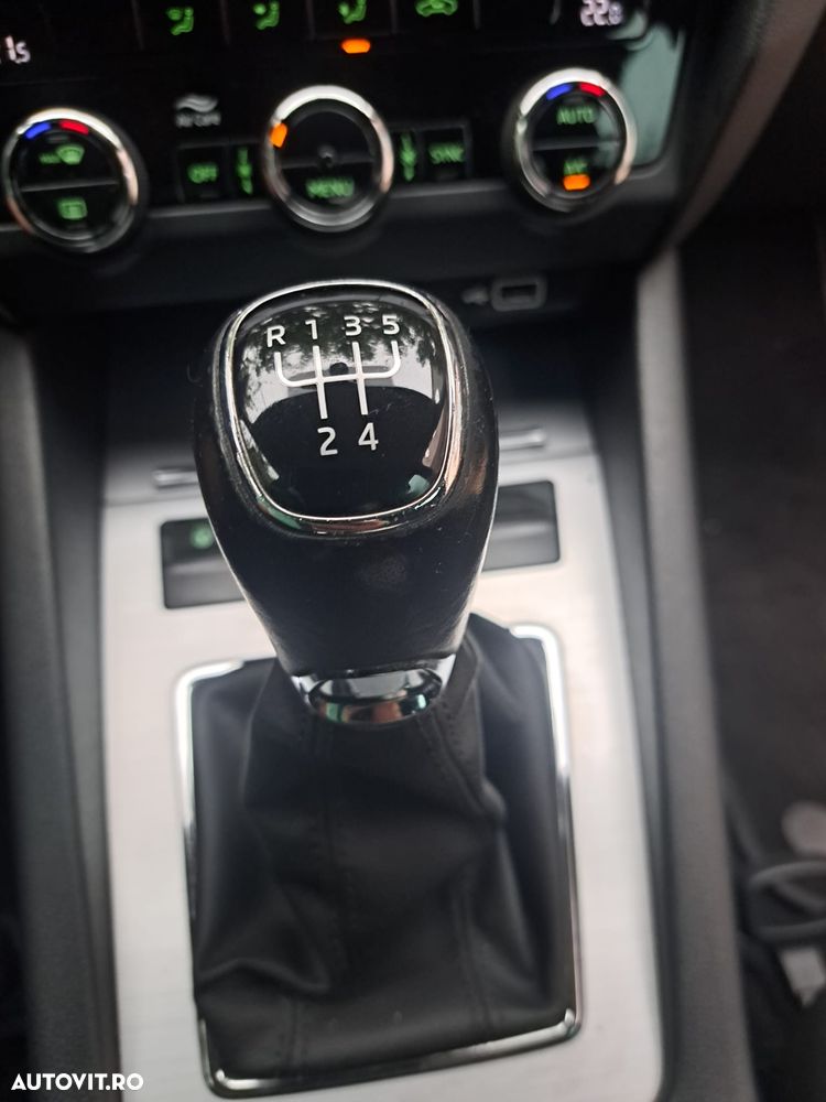 Skoda Octavia Combi Diesel 1.6 TDI Style - 7