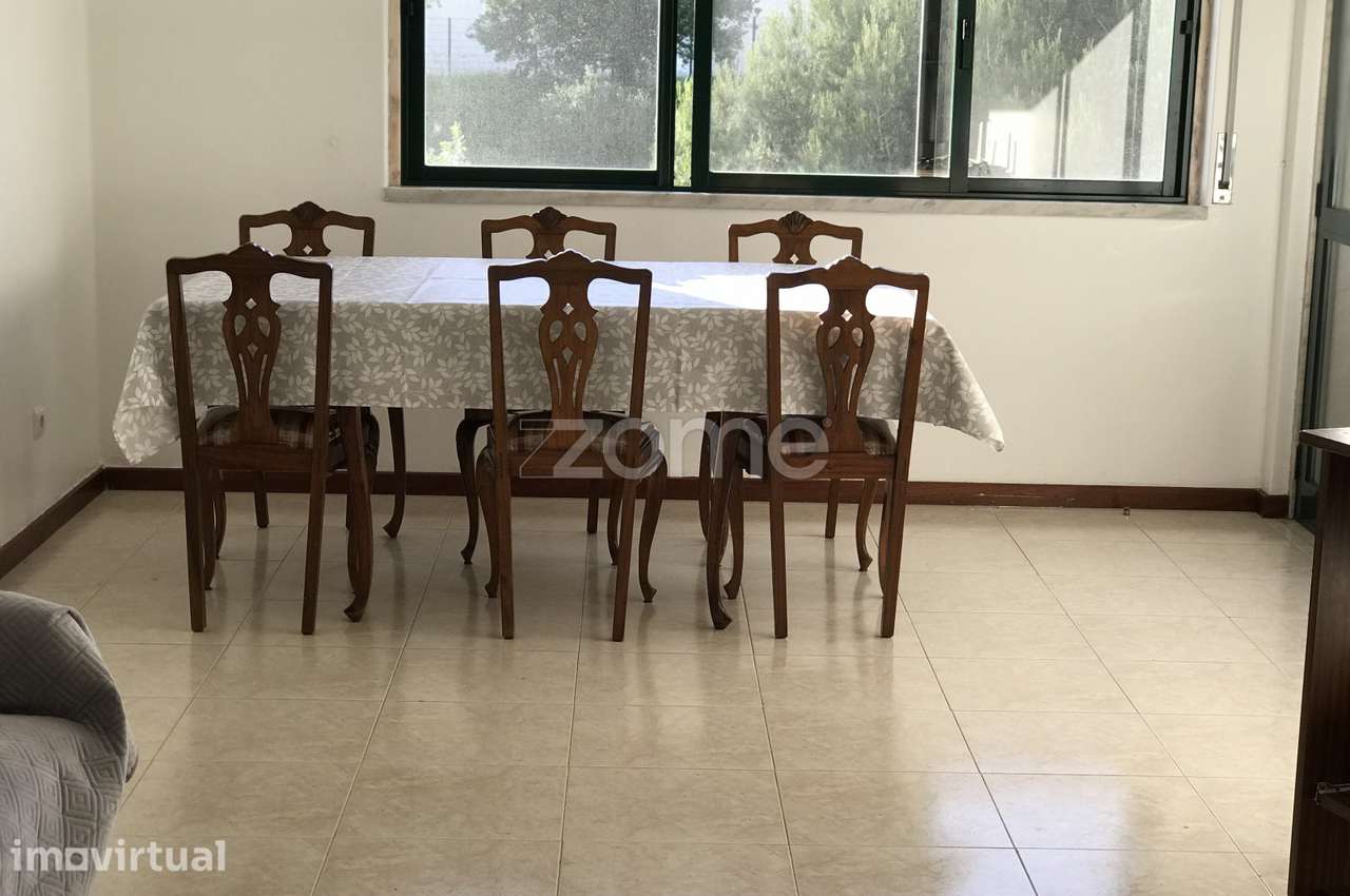 Apartamento T2 com estacionamento e arrecadação na Cavaleira - Grande imagem: 4/13