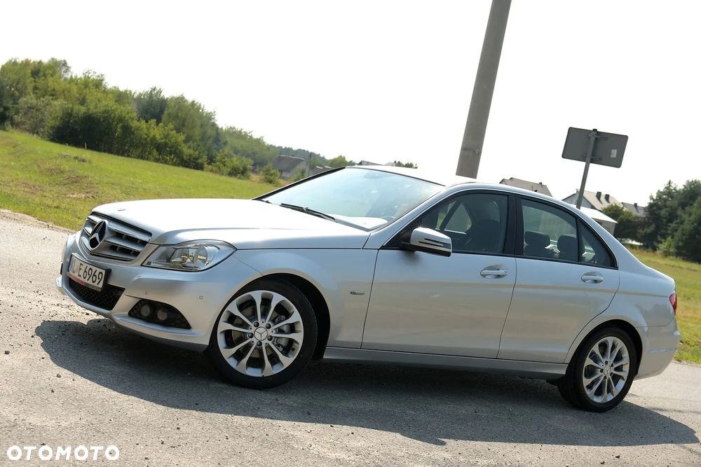 Mercedes-Benz Klasa C 180 CGI Automatik BlueEFFICIENCY Elegance - 3
