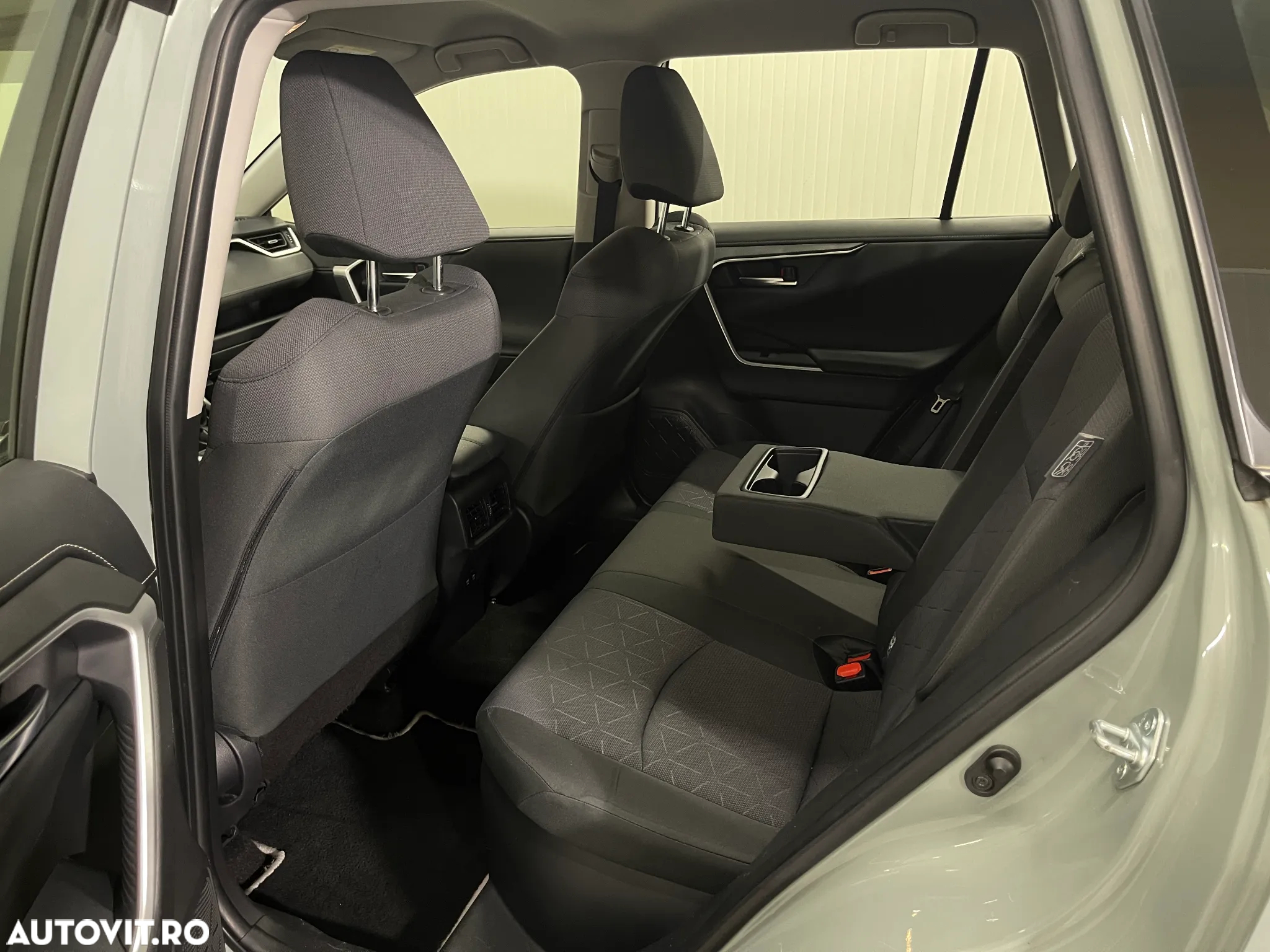 Toyota RAV4 - 10