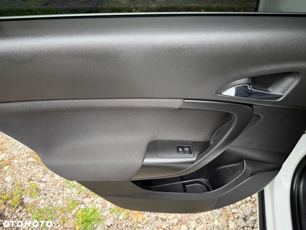 Opel Insignia - 16
