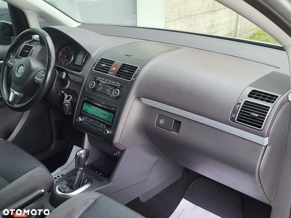 Volkswagen Touran - 16