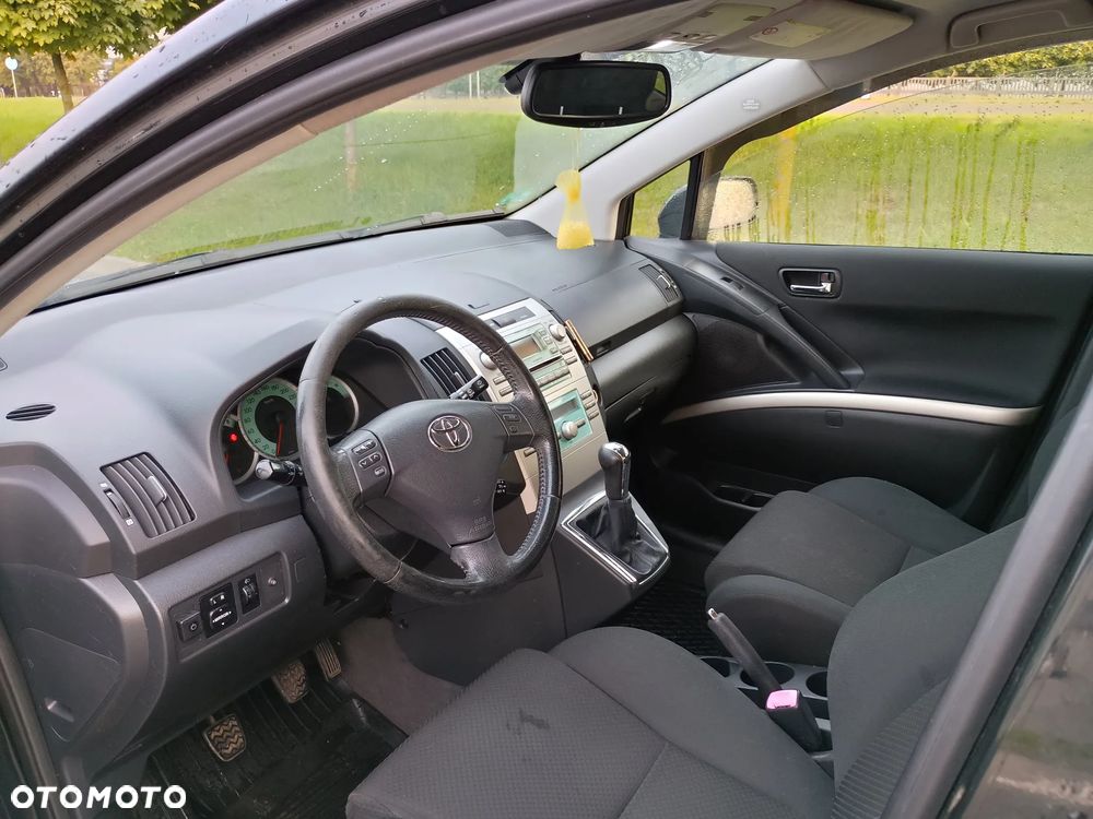 Toyota Corolla Verso - 4