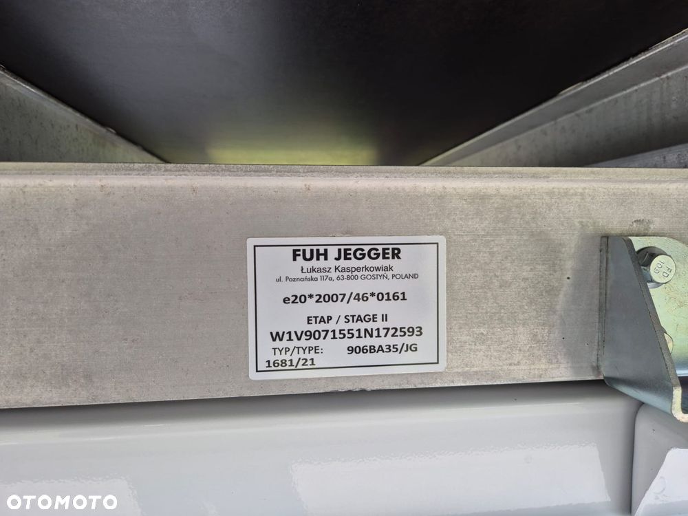 Mercedes-Benz Sprinter - 22