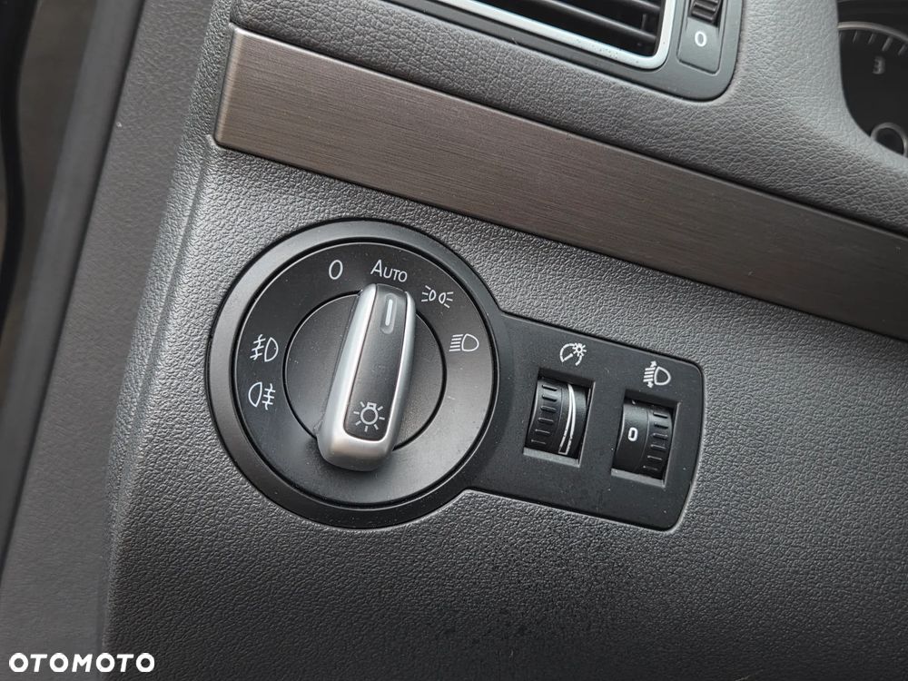 Volkswagen Touran 1.6 TDI DPF BlueMotion Technology STYLE - 35