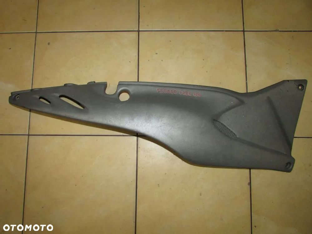 APRILIA PEGASO 650 i.e. 01-04 zaduek owiewka boczek prawy - 1