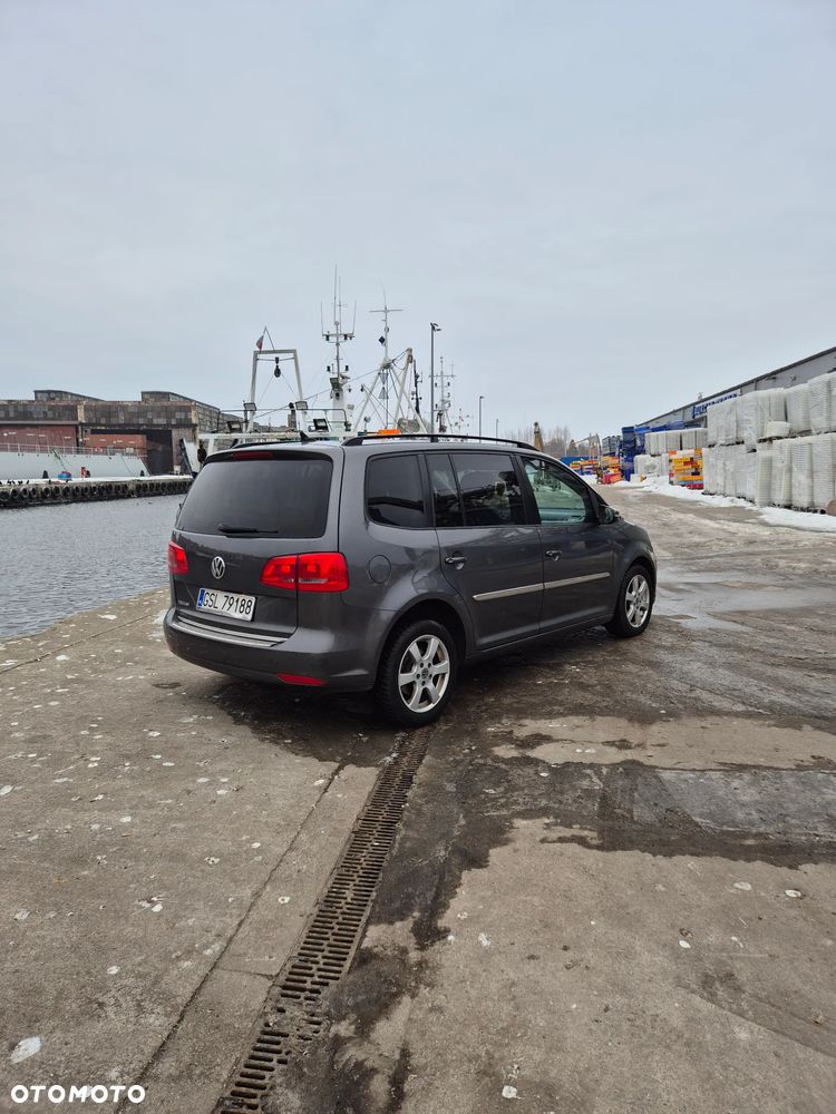 Volkswagen Touran - 4