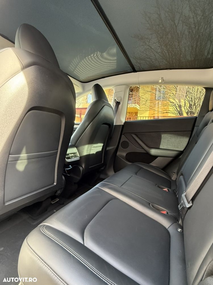 Tesla Model Y Long Range AWD - 7