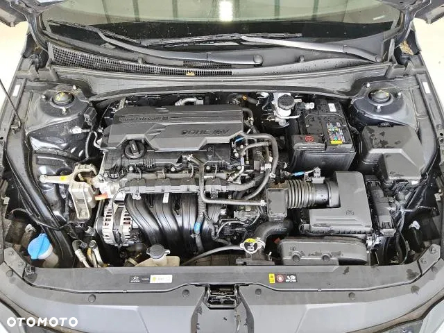 Hyundai Elantra 1.6 Executive CVT - 11