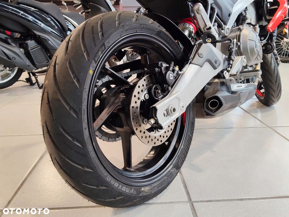 Aprilia Tuono - 11