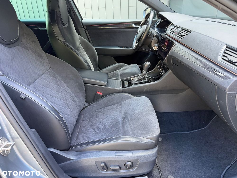Skoda Superb 2.0 TDI DSG Sportline - 22