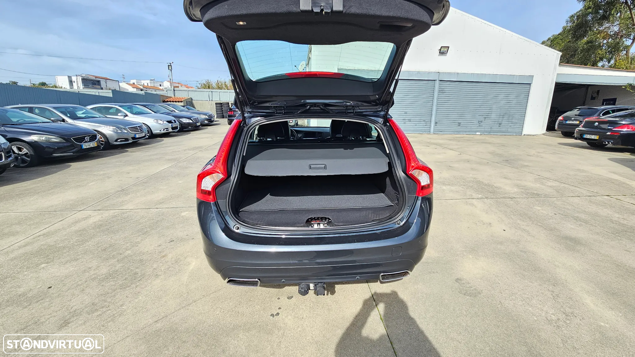 Volvo V60 2.4 D6 Momentum AWD Phev - 33