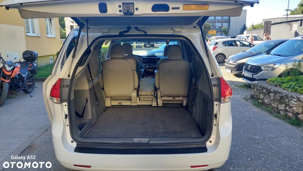 Toyota Sienna - 21