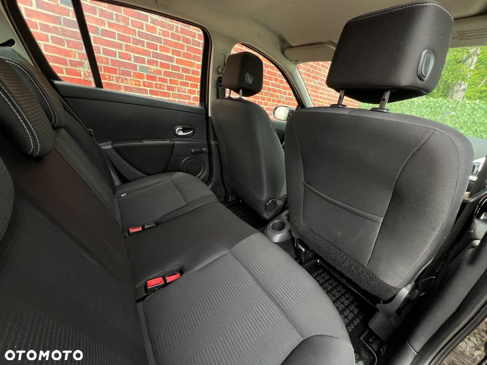 Renault Clio - 11
