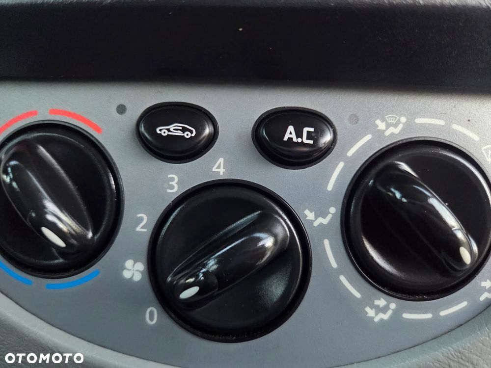 Renault TRAFIC VIVARO LONG KLIMA TEMPOMAT ORYGINAŁ DUBEL KABINA ZADBANY FULL OPCJA DOPOSAŻONY - 10