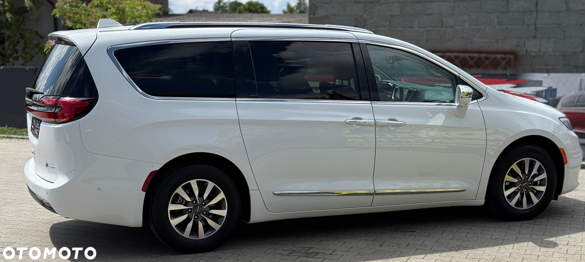 Chrysler Pacifica - 9