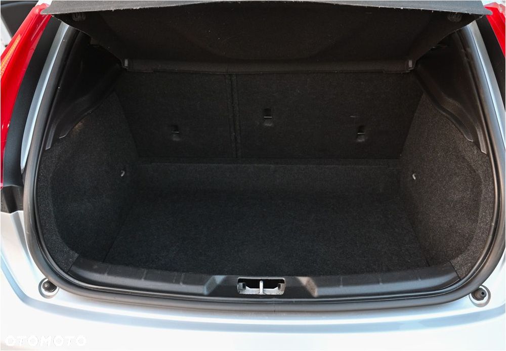 Volvo V40 D3 Geartronic RDesign - 28